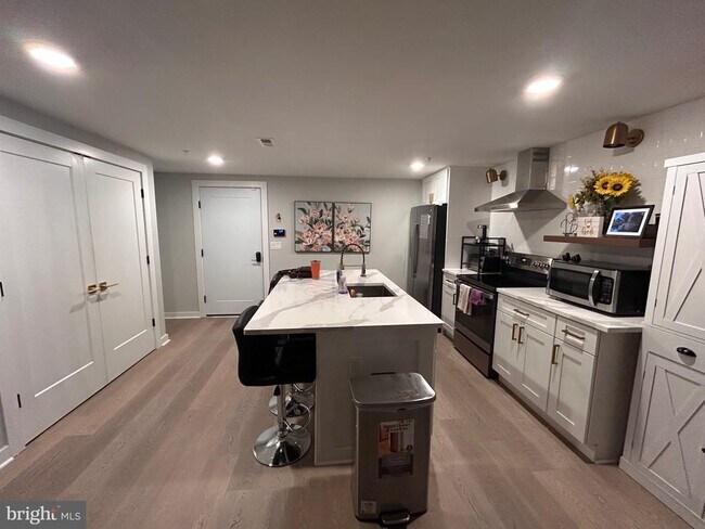 Foto del edificio - 5830 Henry Ave