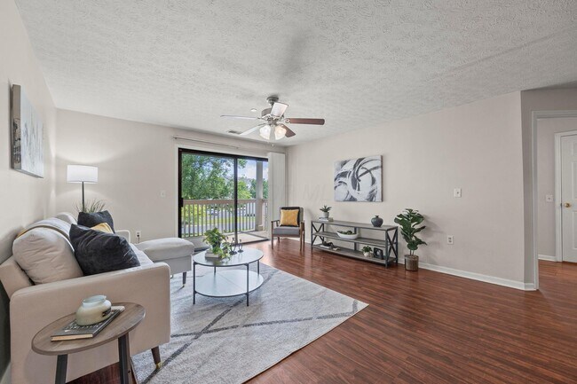 Foto del edificio - 6823 Meadow Creek Dr