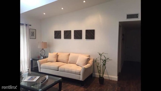 Building Photo - 2 br, 2 bath  - 1011 Green Pine Blvd