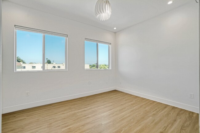 Foto del edificio - 4800-4802 S Slauson Ave