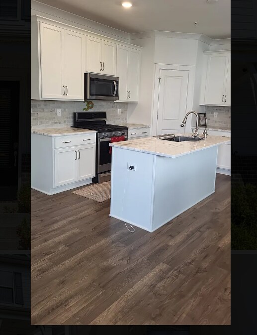 Foto del edificio - 372 Hammock Ln