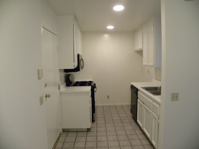 Foto del edificio - 2 Story Townhome Style 2 bedroom 2 bath