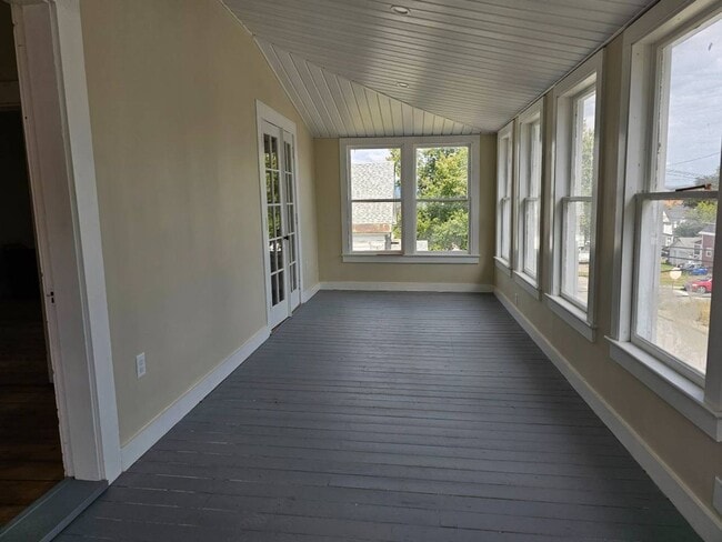 Building Photo - 158 3rd St