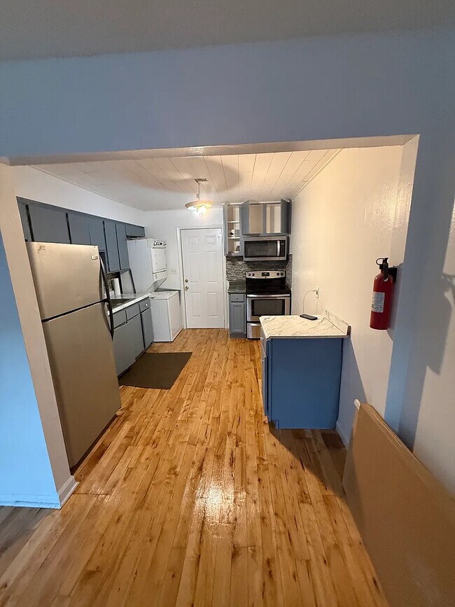 Foto del edificio - Room in Apartment on Dunlap Ave