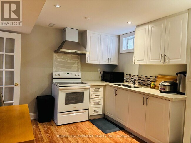 Building Photo - 2129 Frontier Dr