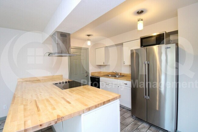 Foto del edificio - 334 West Riviera Drive