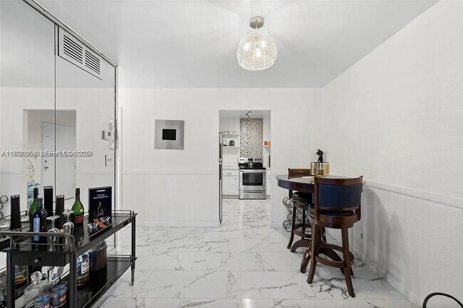 Foto del edificio - 4043 NW 16th St