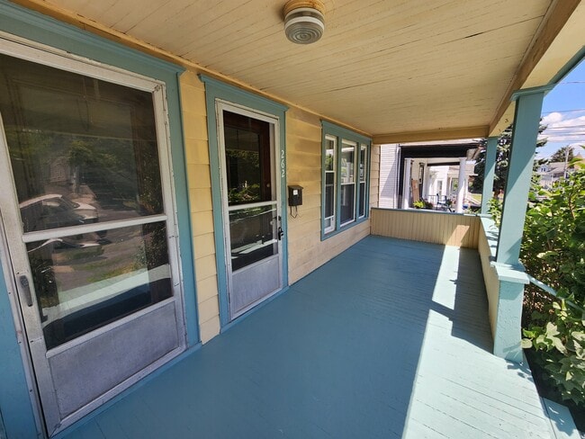 Building Photo - 262 Tennyson Ave