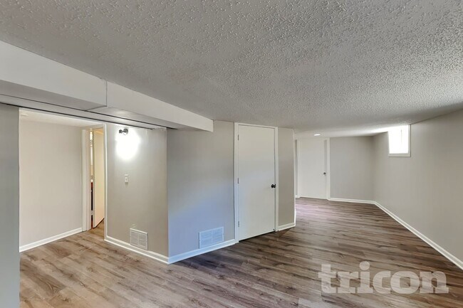 Foto del edificio - 1572 Pullman Ave
