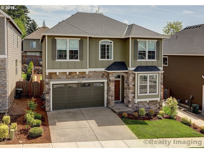 Foto del edificio - FOR RENT UNFURNISHED: Beautifully maintained 2015 Noyes-built home, 5 bed, 3 bath, 2 car garage w...