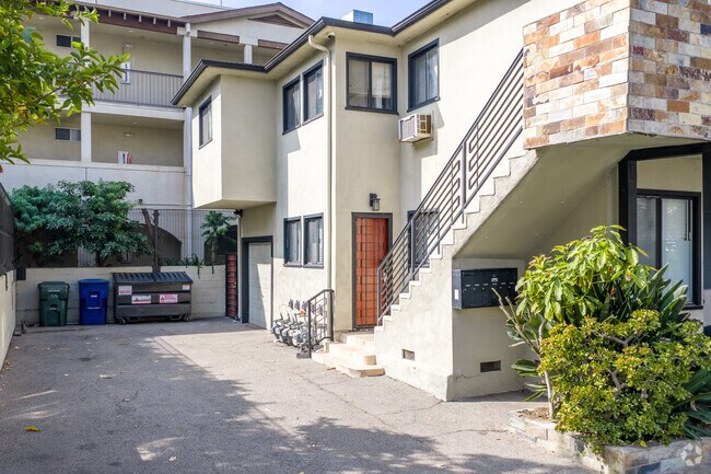 Foto del edificio - 7156-7160 Lexington Ave