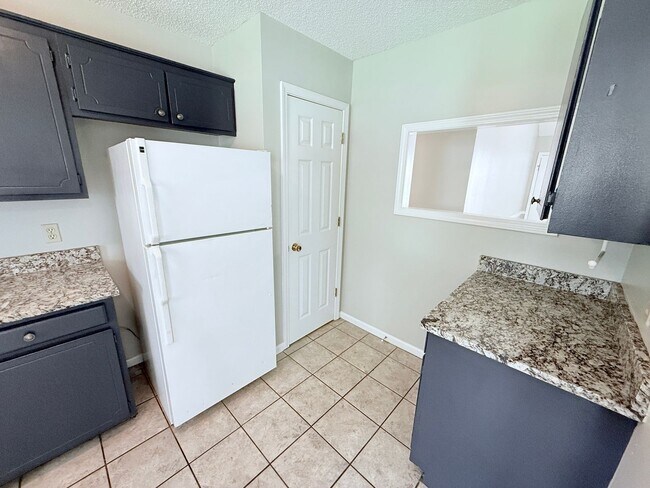 Foto del edificio - 1001 Creekside Pl