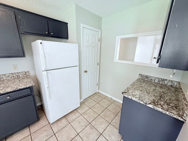 Photo - 1001 Creekside Pl House