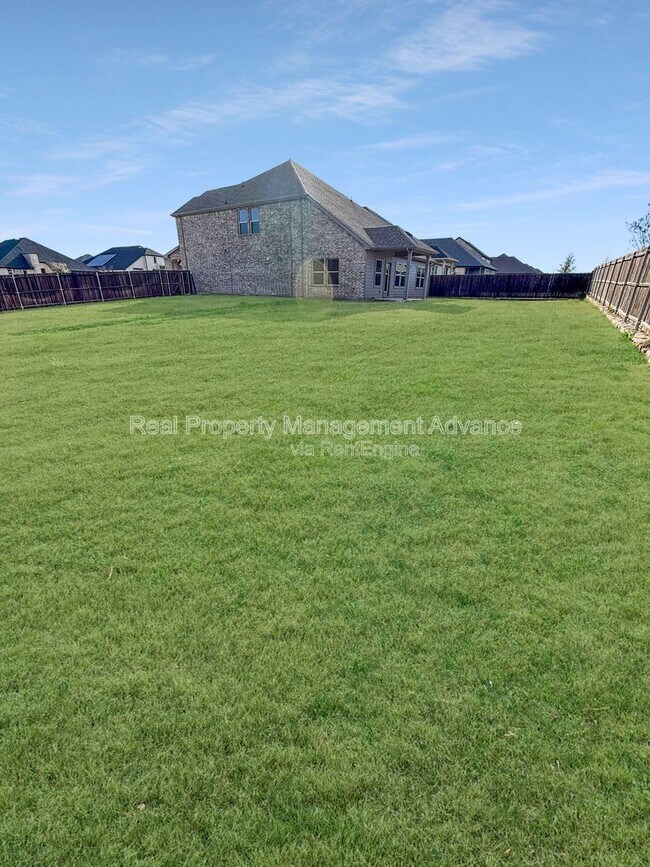 Foto del edificio - 452 Morning Dew Ln