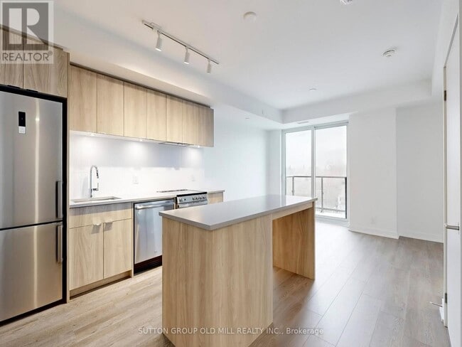 Building Photo - 1660 Bloor St W