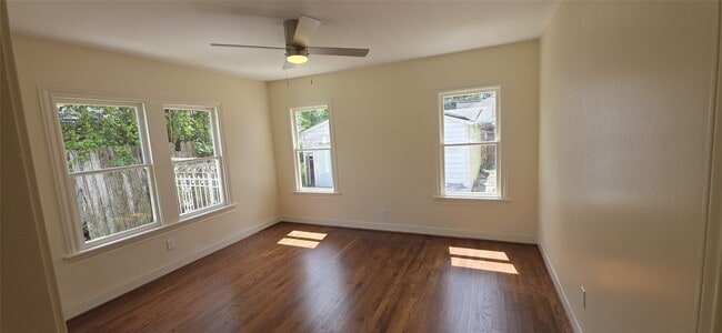 Building Photo - 2827 Robertson St