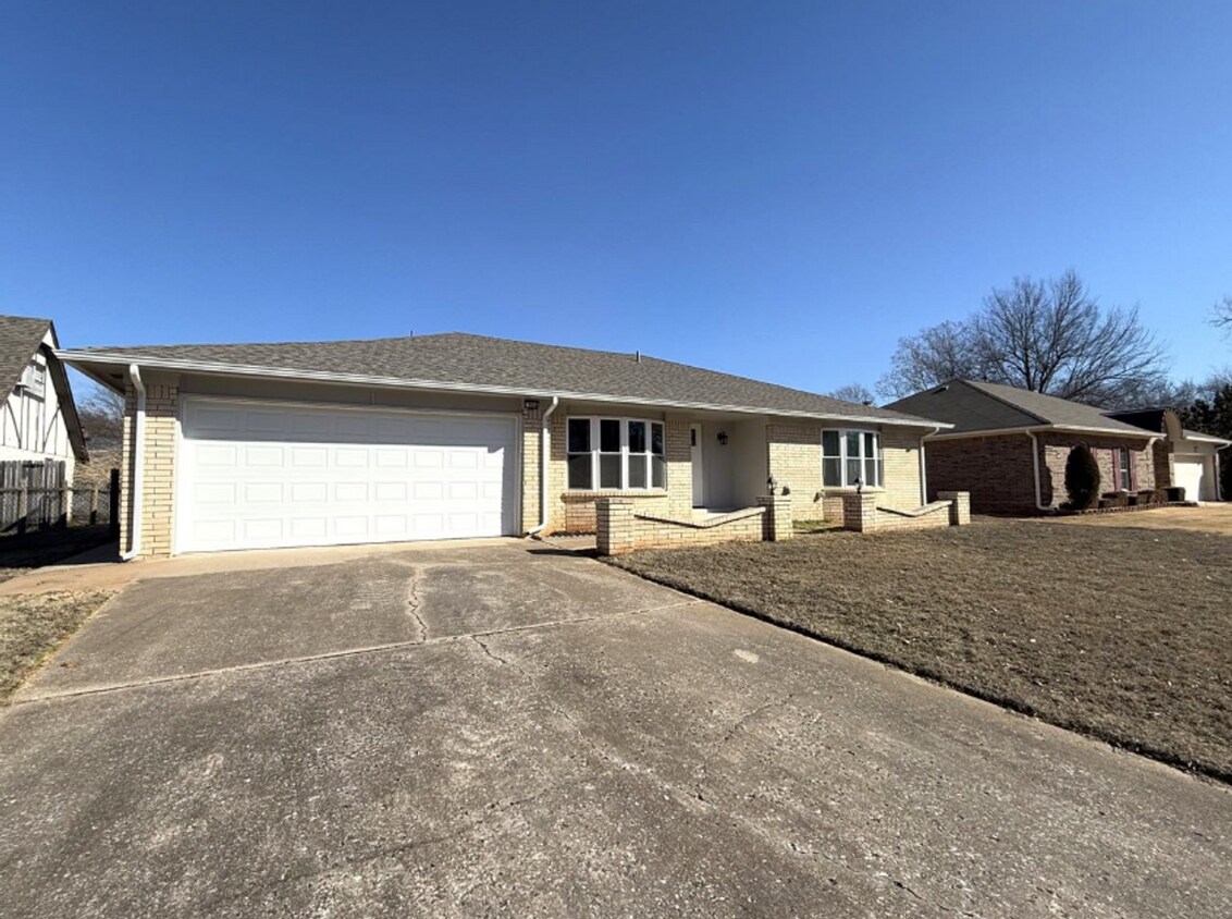 Building Photo - 3 Bed | 2 Bath in Broken Arrow!