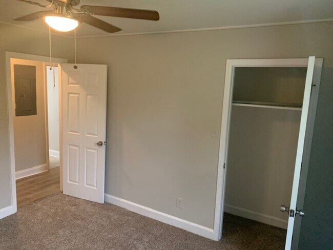 Building Photo - 512 Dogwood