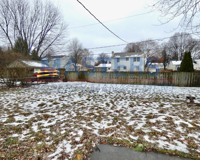 Building Photo - 532 Dussel Dr