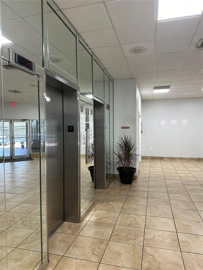 Building Photo - 1801 S Ocean Dr