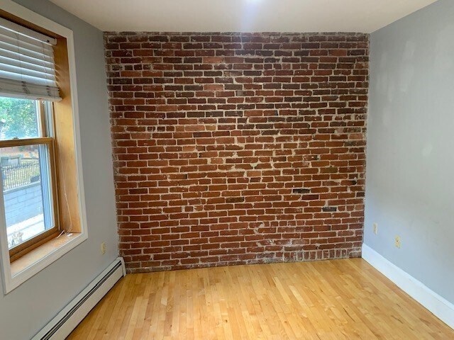 Building Photo - 46 Hull St
