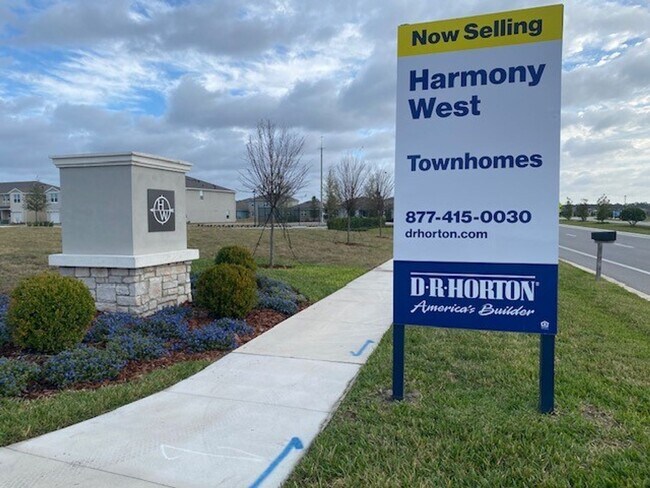 Foto del edificio - 3 Bedroom 2.5 Bath Townhouse in Harmony West for RENT!