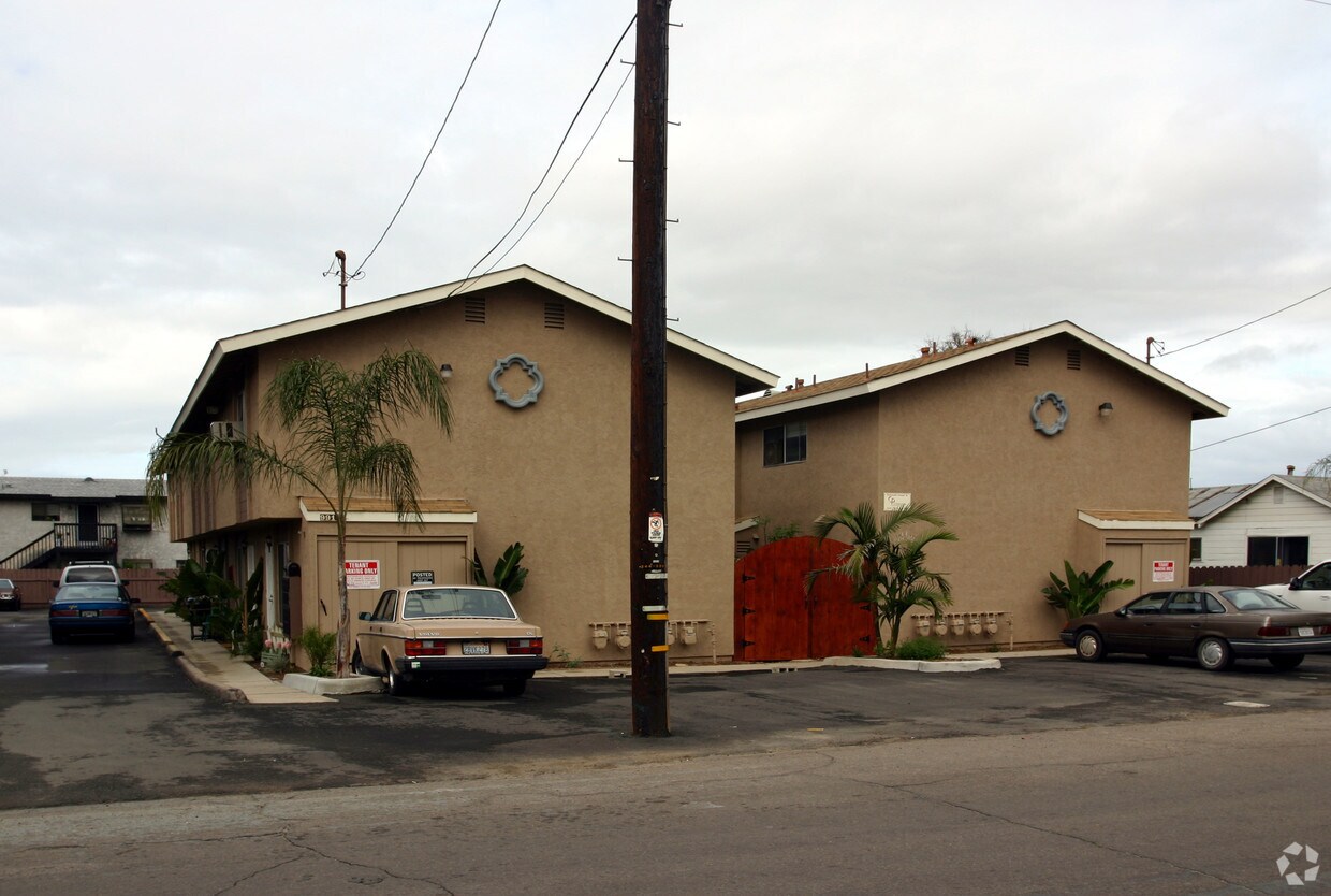 Foto del edificio - Lakeside Townhomes