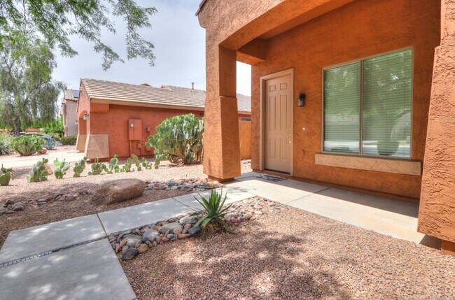 Building Photo - 45694 W Ranch Rd
