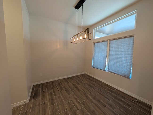 Building Photo - 517 La Entrada Cir