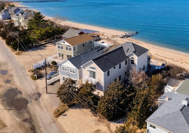 Foto del edificio - 76 Creek Rd