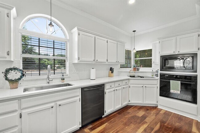 Building Photo - 7600 Kiva Dr