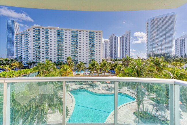 Foto del edificio - 19380 Collins Ave