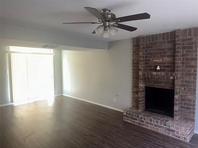Building Photo - 2222 Riverford Dr