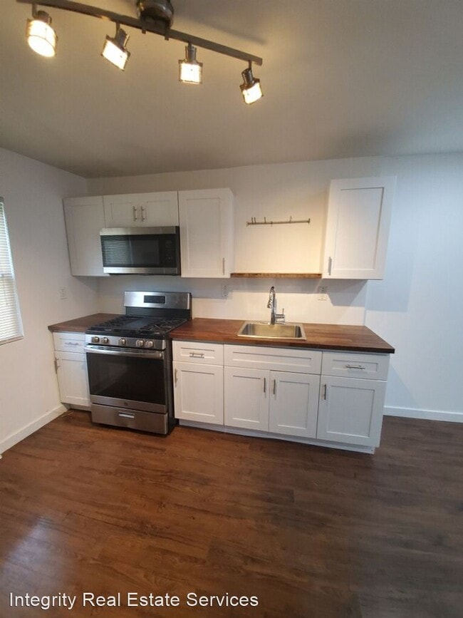 Building Photo - 3 br, 1 bath House - 128 W. Louden St.