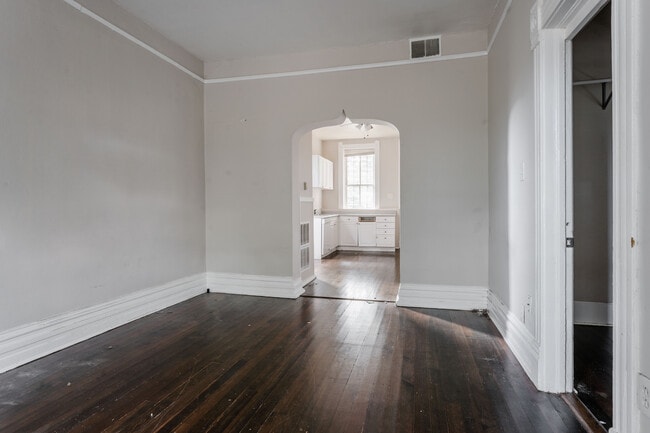 Building Photo - 2031 W Moffat St