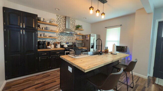 Foto del edificio - 2215 Maynard Ave