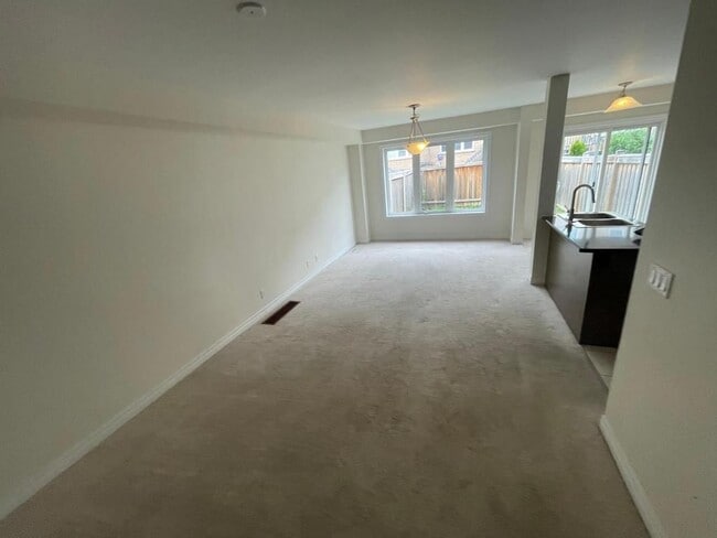 Building Photo - 68 Great Gabe Cres