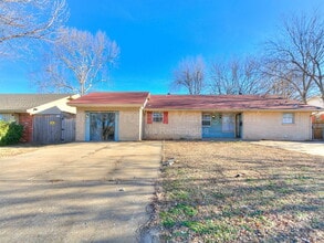 Building Photo - 2205 Donna Dr