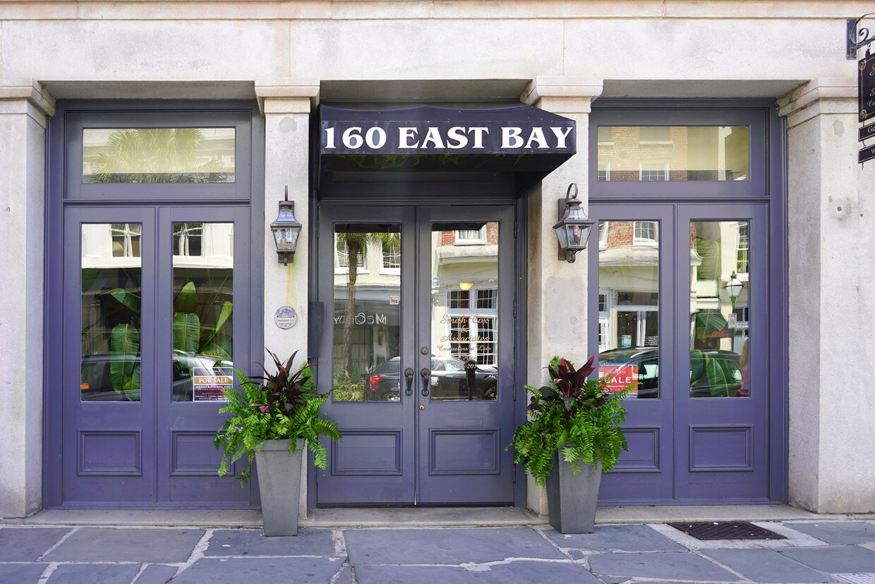 Entrance - 160 E Bay St