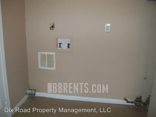 Building Photo - 2310 Oneka Ave