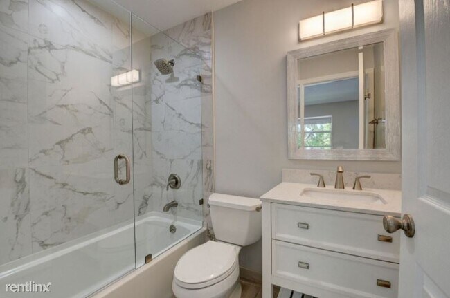 Building Photo - 3 br, 3 bath Apartment - 398 W Camino Real