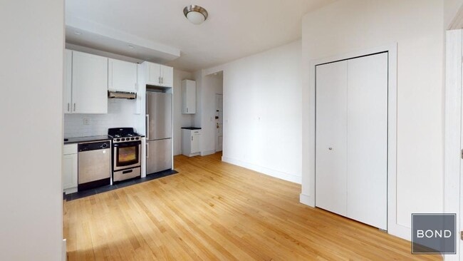 Building Photo - 415 E 73rd St