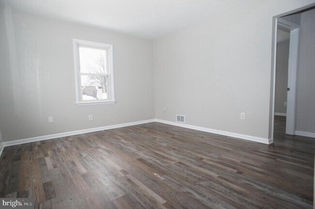 Building Photo - 6353 Euclid Ave