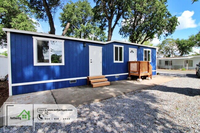 Foto del edificio - 18798 Thomas Rd