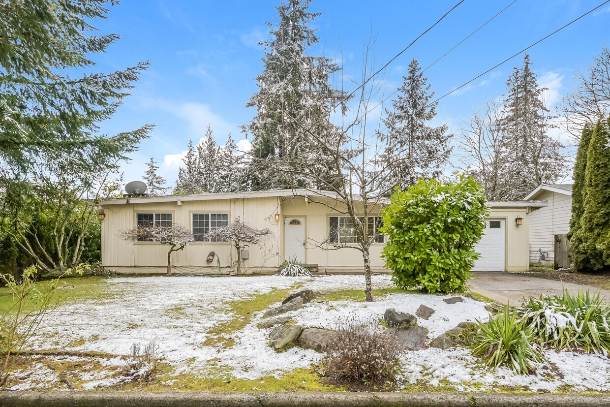 16935 NE 17th Pl, Bellevue, WA 98008 House Rental in Bellevue, WA