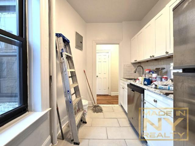 Building Photo - 1 bedroom in ASTORIA NY 11106