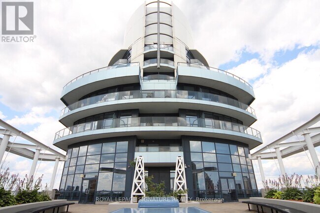 Building Photo - 2885 Bayview Ave