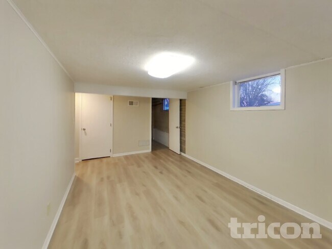 Foto del edificio - 3733 Hillsboro Ave N