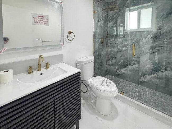 Foto del edificio - 310 Leisure Blvd