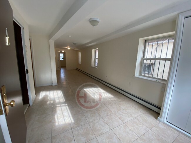 Foto del edificio - 2859 Buhre Ave